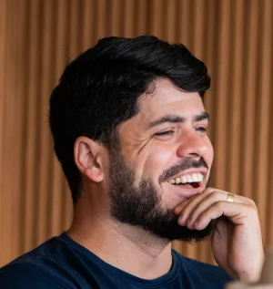 Isack Wesller sorrindo